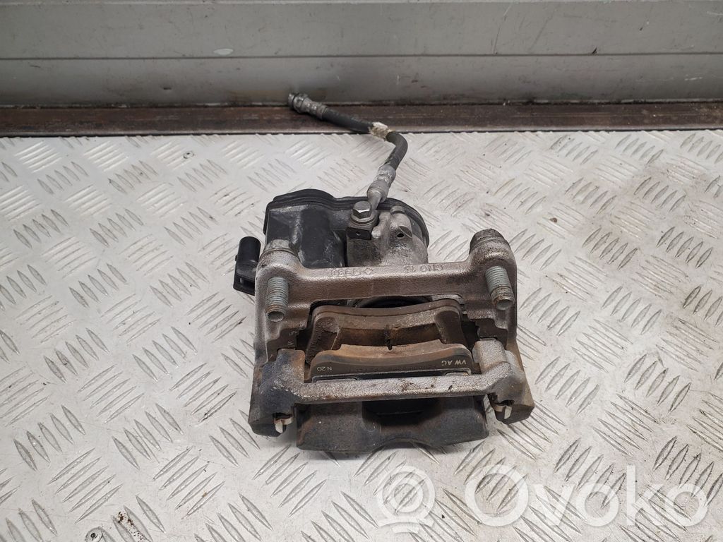 Audi A4 S4 B9 8W Tylny zacisk hamulcowy 