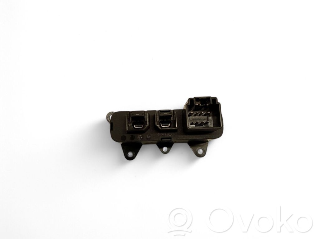 Enchufe conector USB   670037500