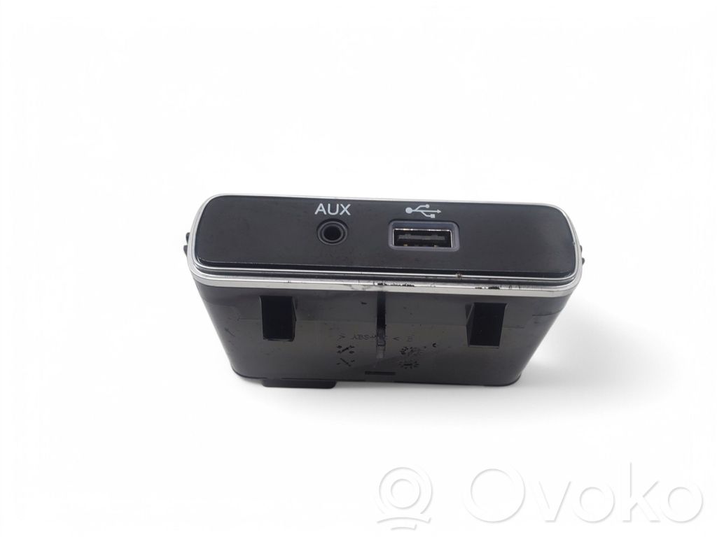 Alfa Romeo Stelvio Gniazdo / Złącze USB 