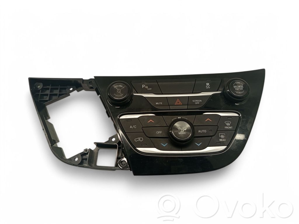 Chrysler Pacifica Climate control unit 