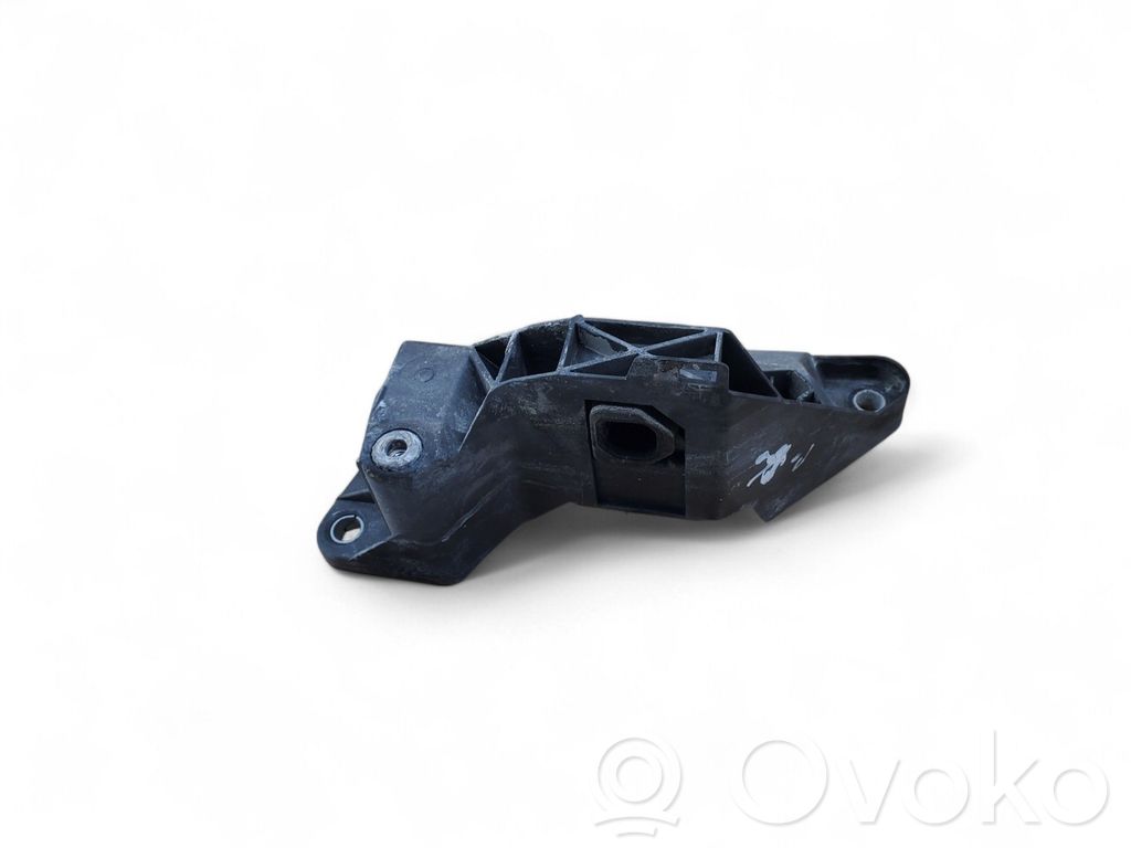 Radiator mount bracket   68292239AA