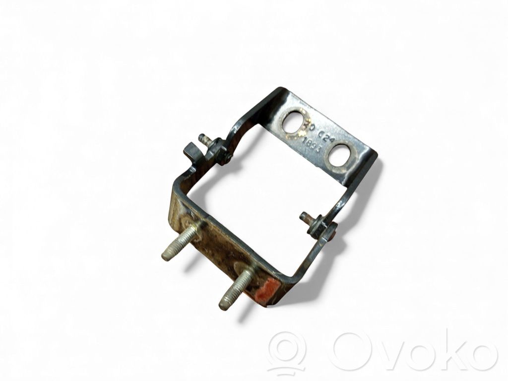Chevrolet Suburban Tailgate/trunk/boot hinge 