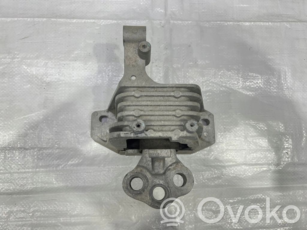 Jeep Cherokee Engine mount bracket 