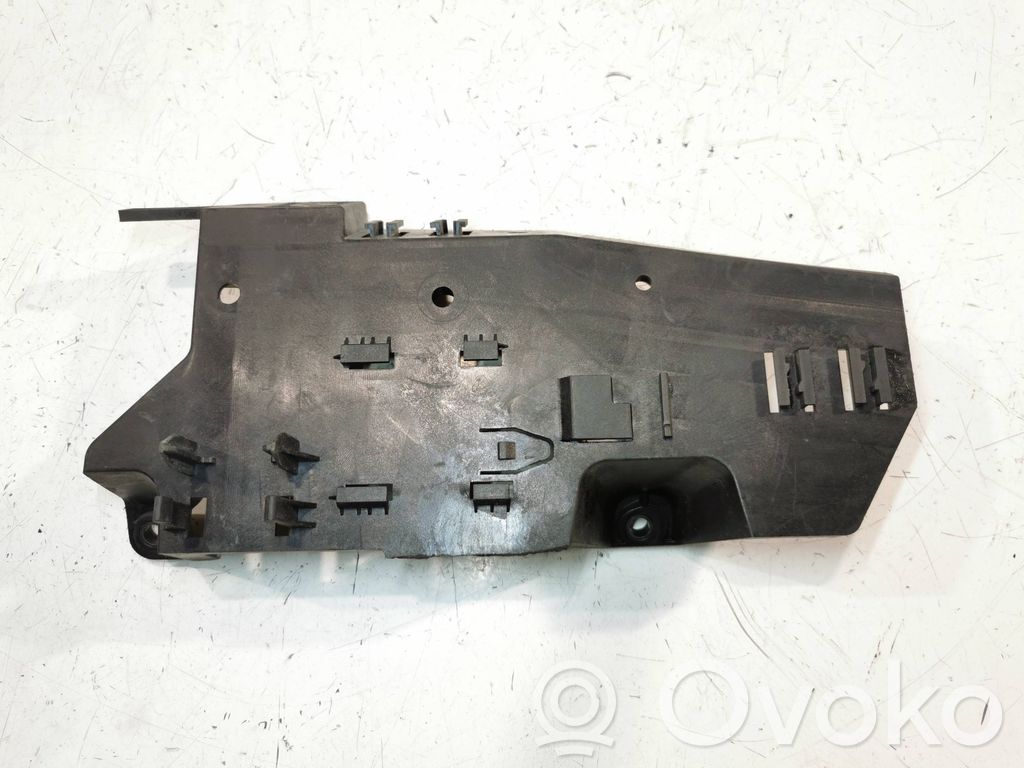 Other engine bay part   7797518,62440410