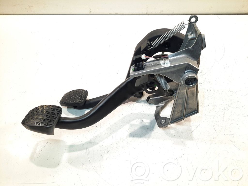 Pedal assembly   6761310