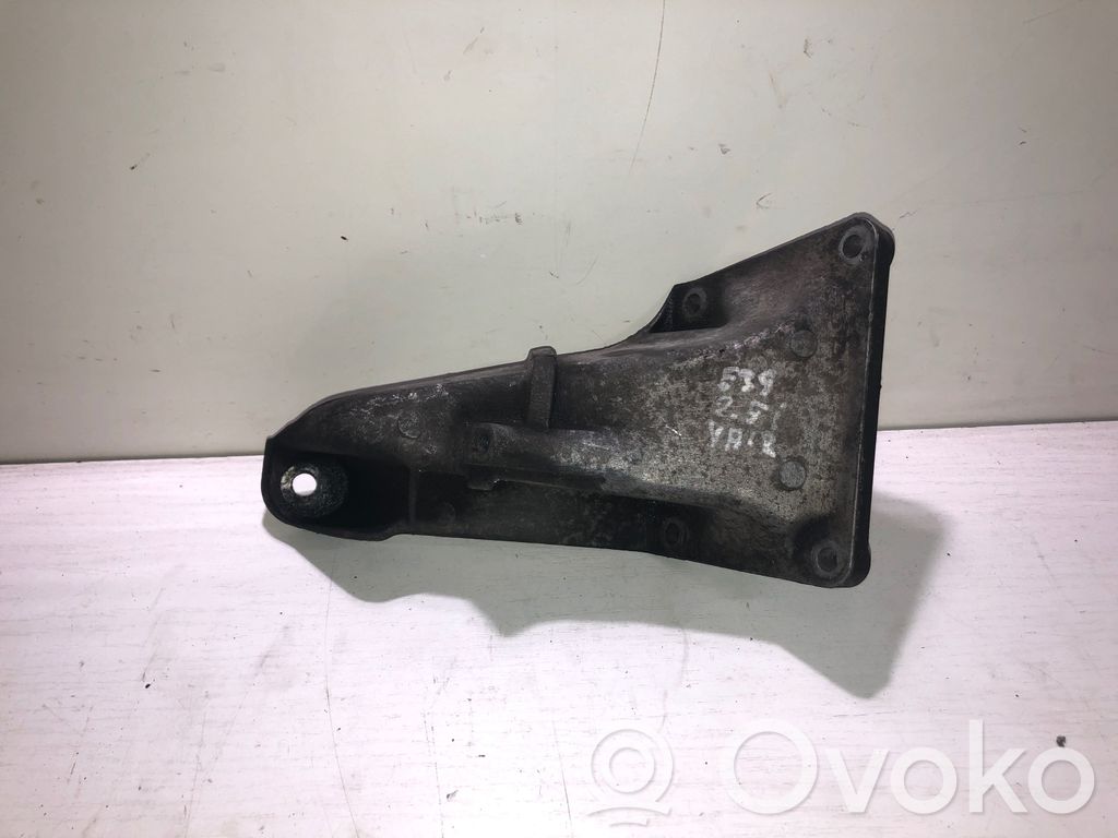BMW 5 E39 Engine mounting bracket 