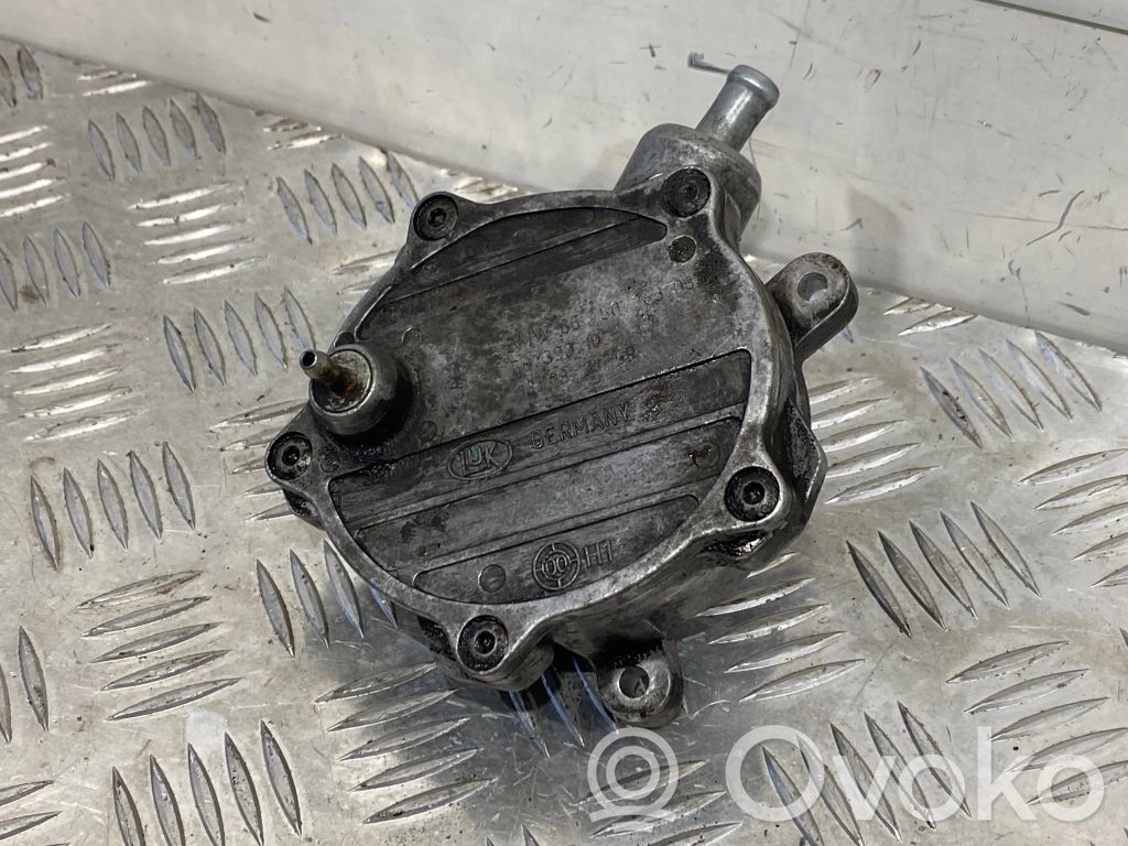 BMW 7 E65 E66 Vacuum pump 
