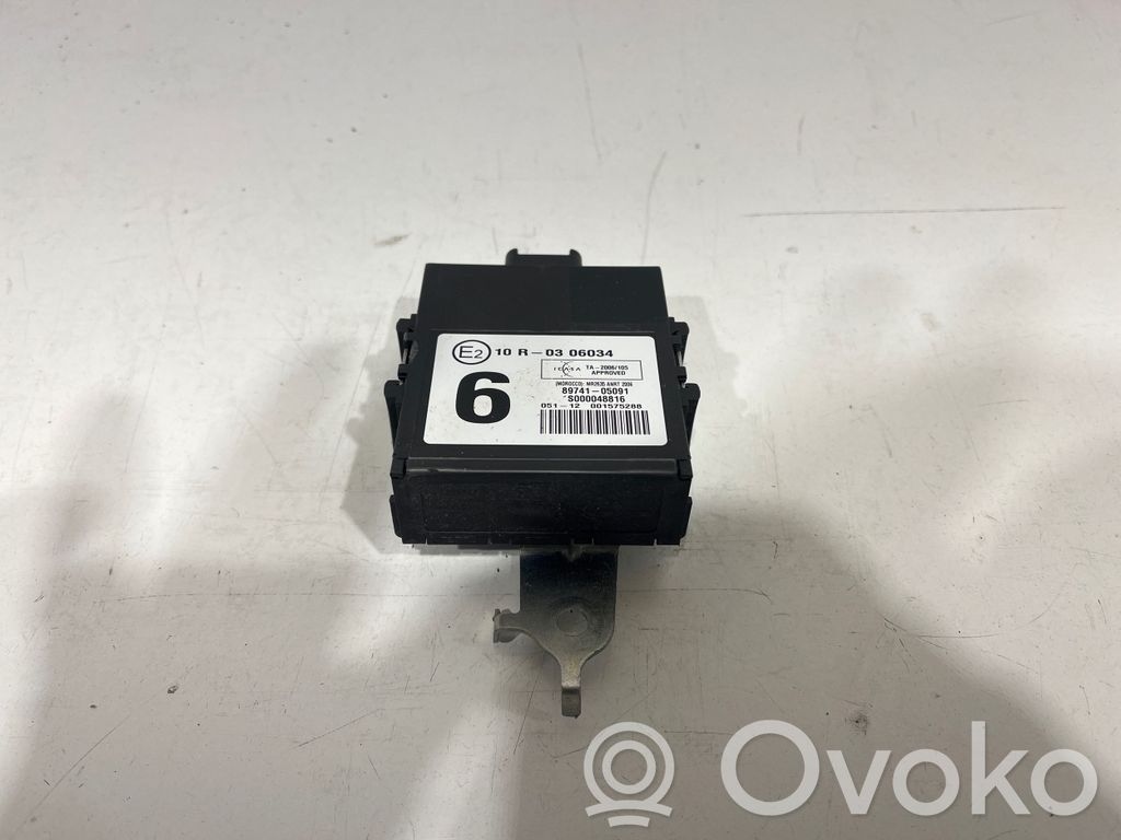 Toyota Avensis T270 Door central lock control unit/module 