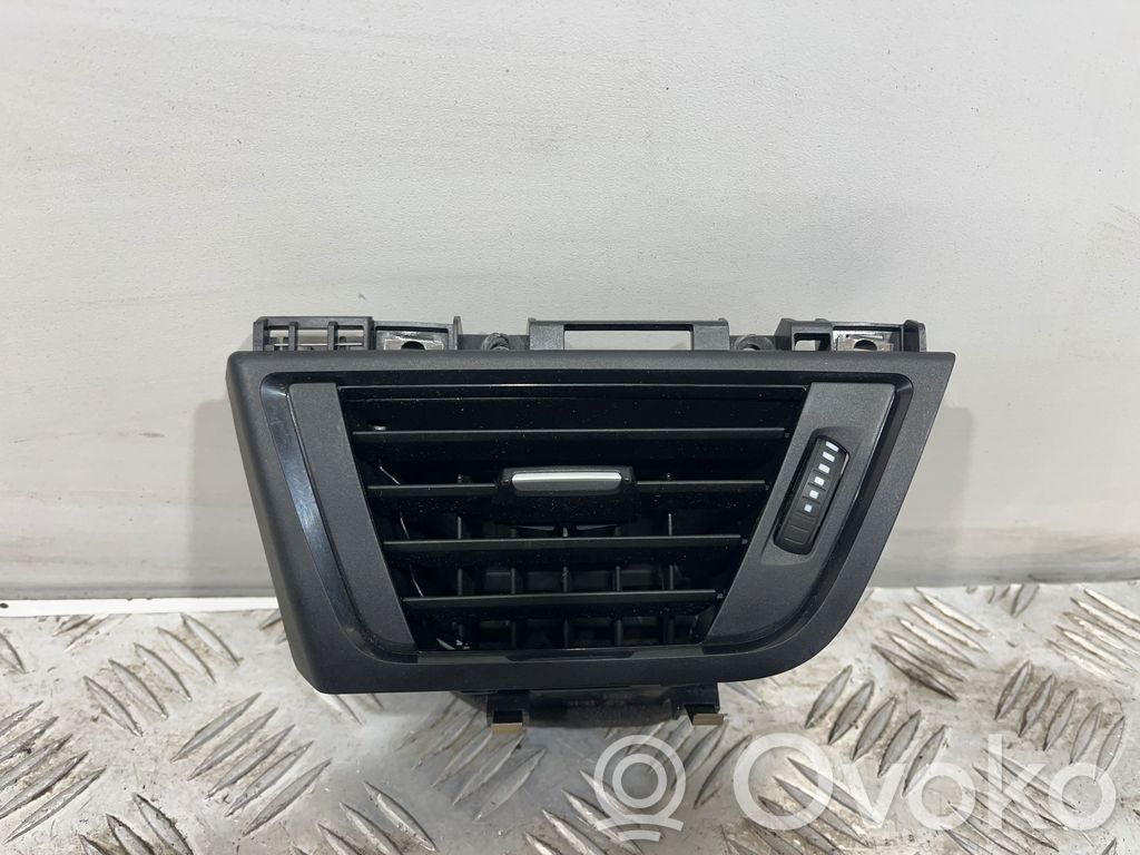 BMW 3 F30 F35 F31 Boczna kratka nawiewu deski rozdzielczej 