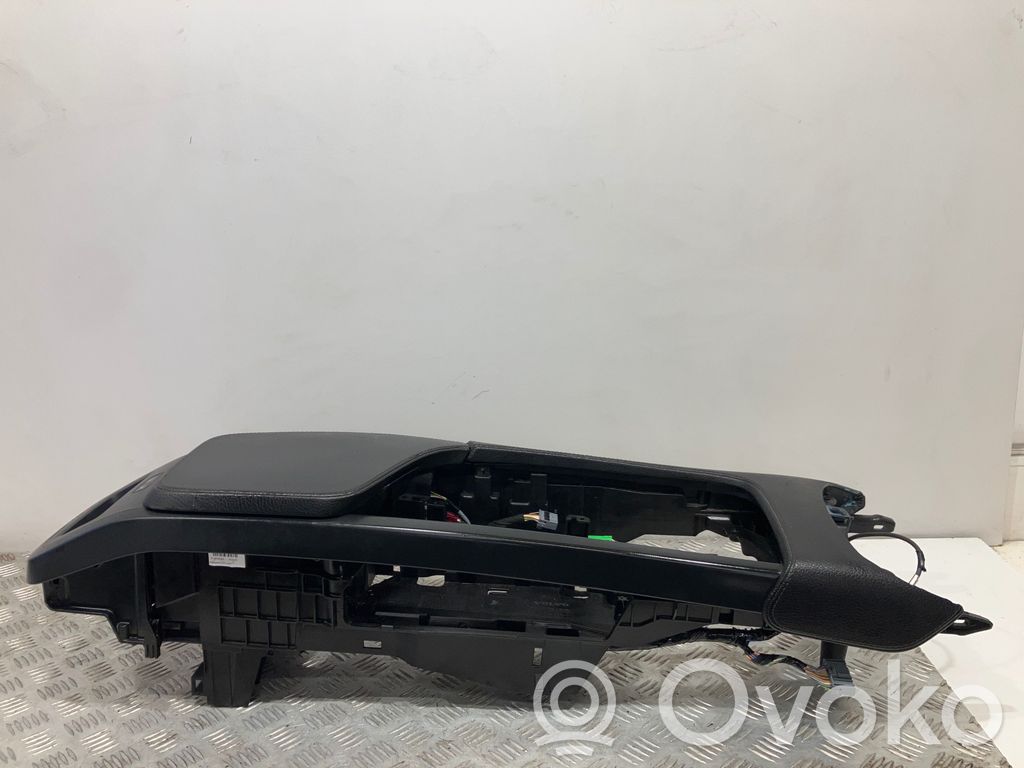 Volvo S90, V90 Consola central 