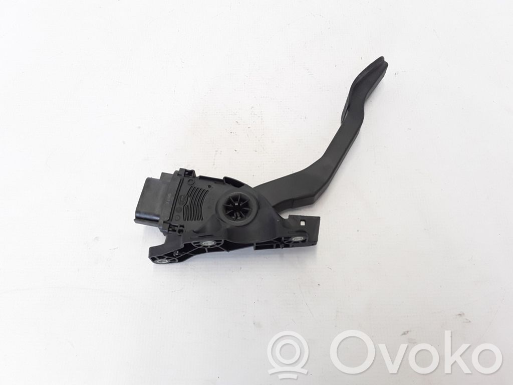 Accelerator throttle pedal