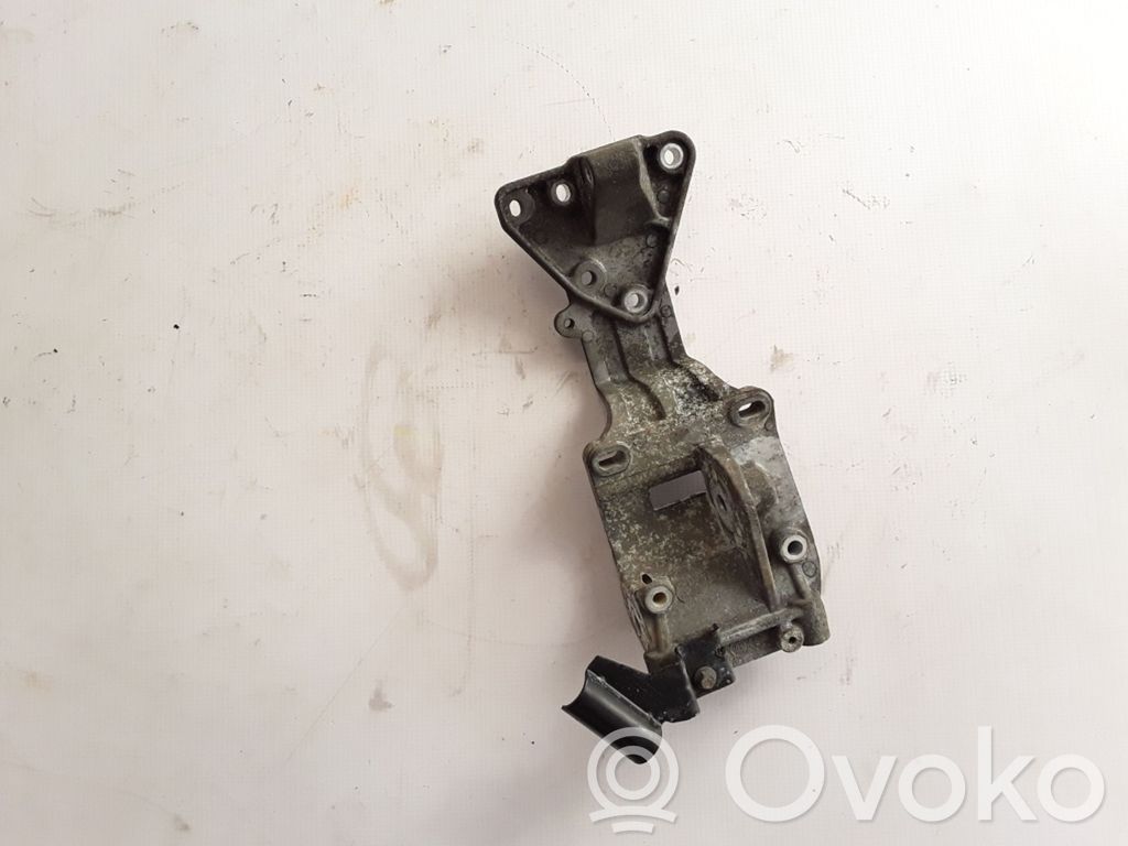 Volvo C70 Generator/alternator bracket 