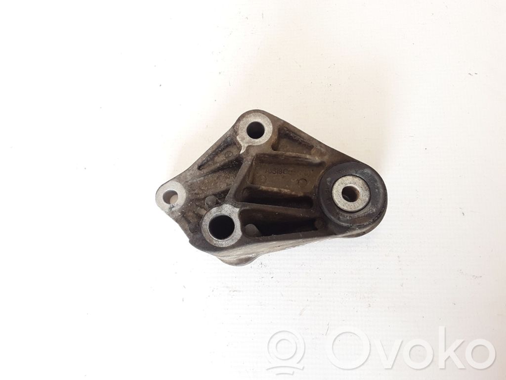 Volvo V50 Engine mount bracket 