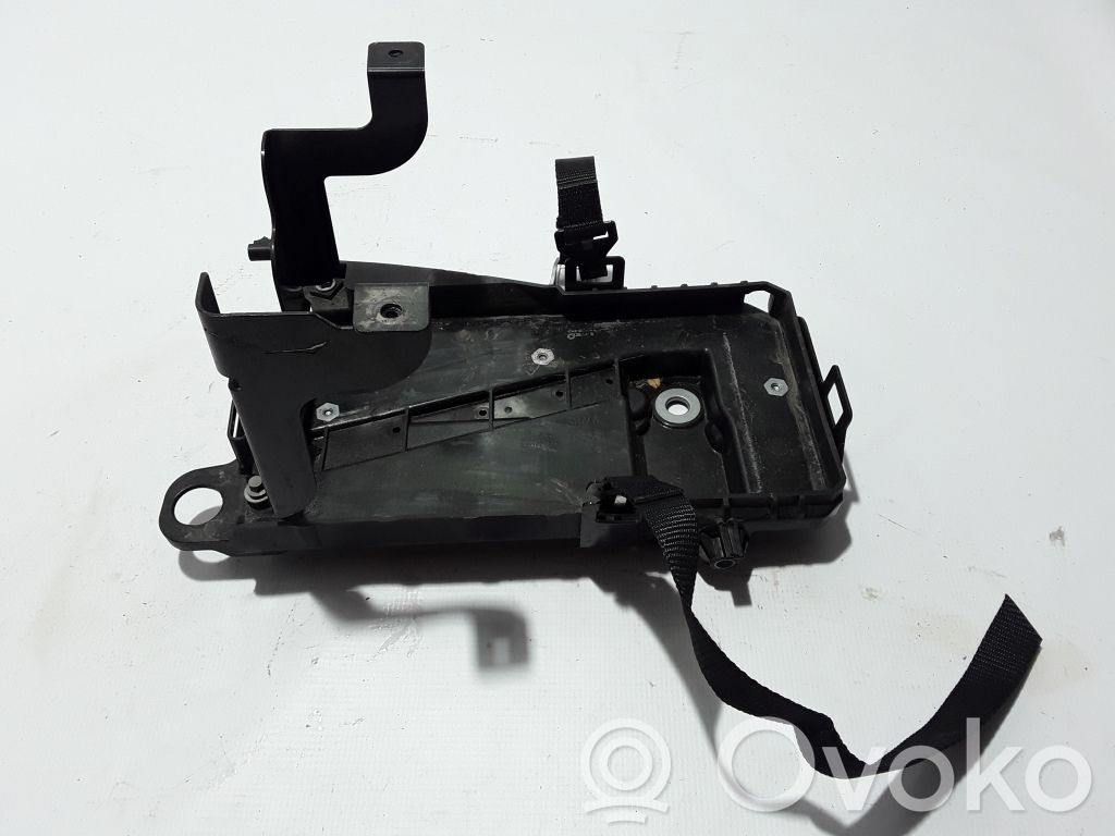 Volvo XC40 Battery bracket 