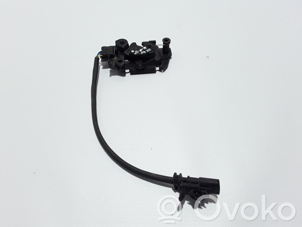 Volvo XC40 Engine bonnet (hood) release handle 