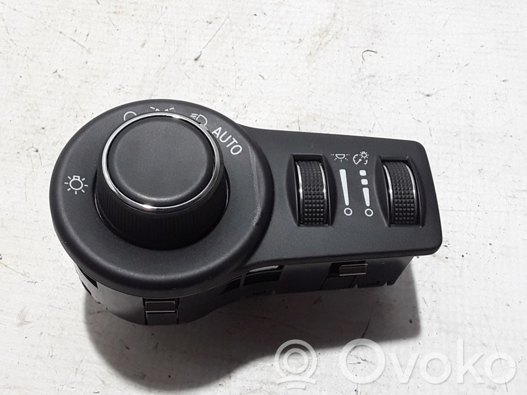 Chrysler Pacifica Light switch 
