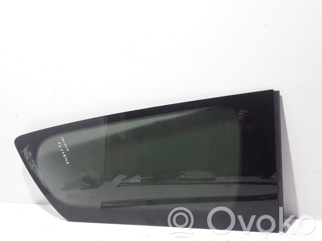 Rear side window   68238494AC