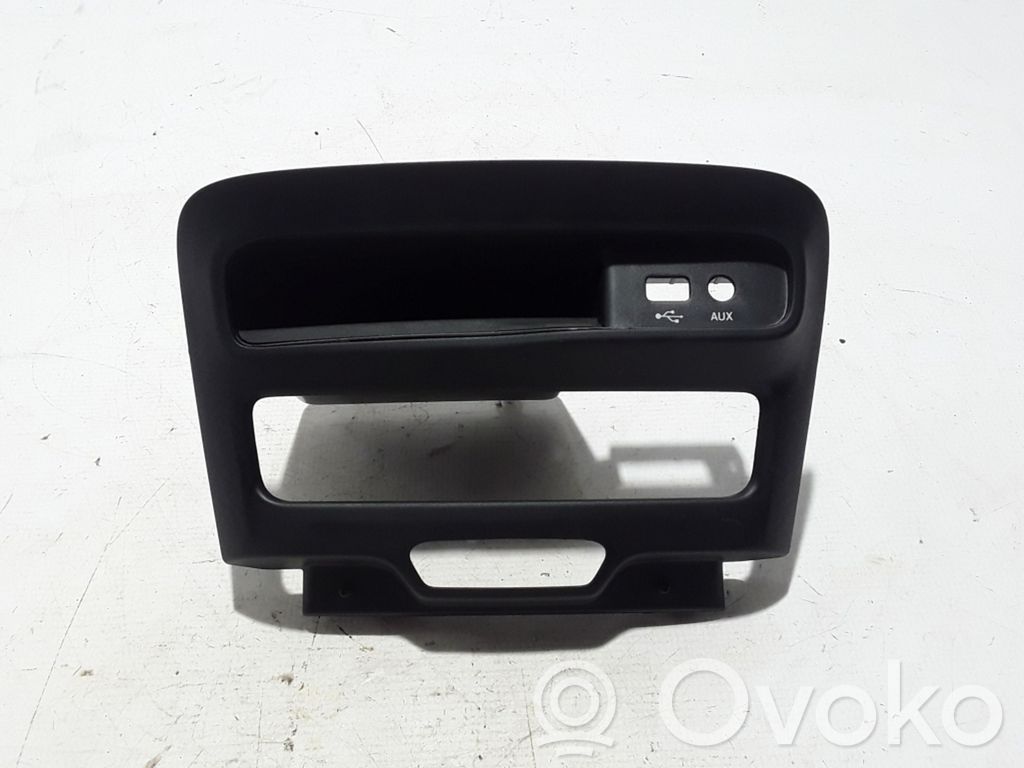 Chrysler Pacifica Panel trim 