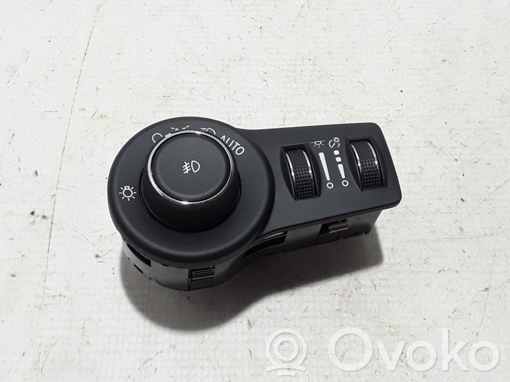 Chrysler Pacifica Light switch 