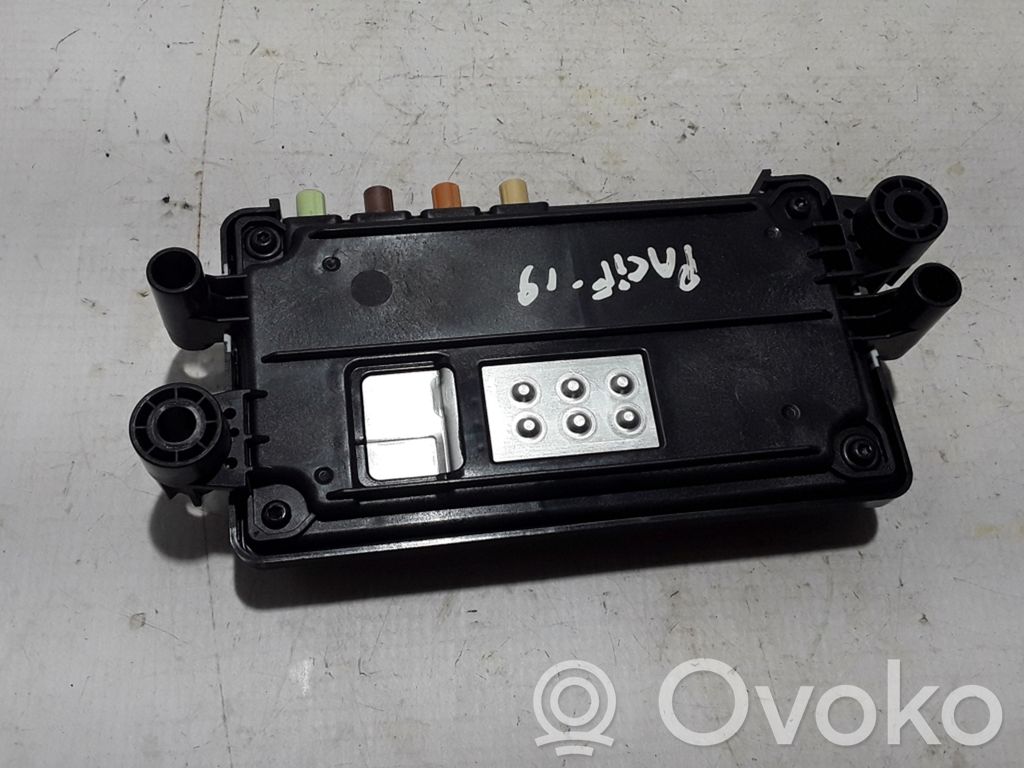 Chrysler Pacifica Camera control unit module 