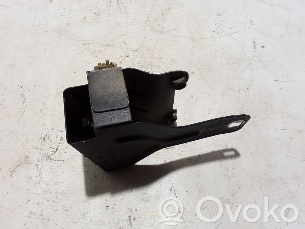 Dacia Dokker Soporte de montaje del guardabarros 