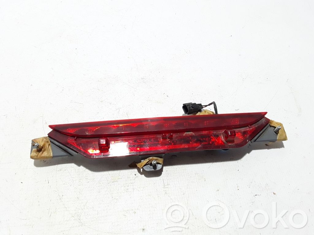 Chrysler Pacifica Third/center stoplight 