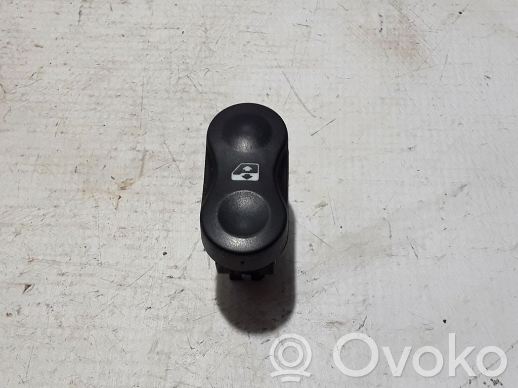Electric window control switch   8200602227