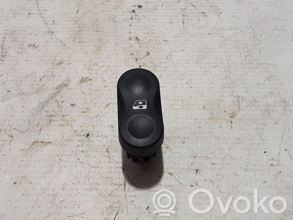 Electric window control switch   8200602227