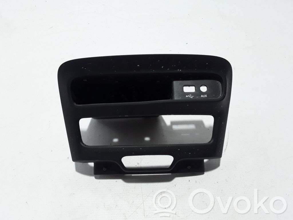 Panel trim   6EM06DX9AE