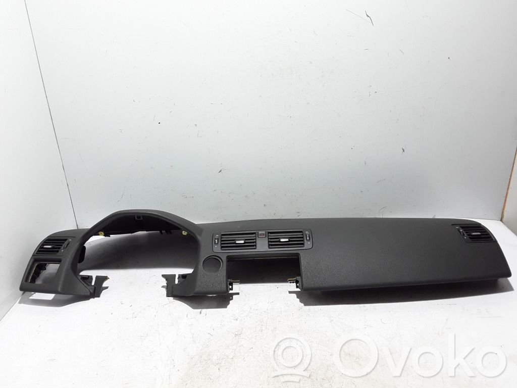 Volvo V50 Панель 