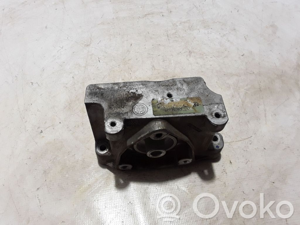 Gearbox mounting bracket   68275992AA