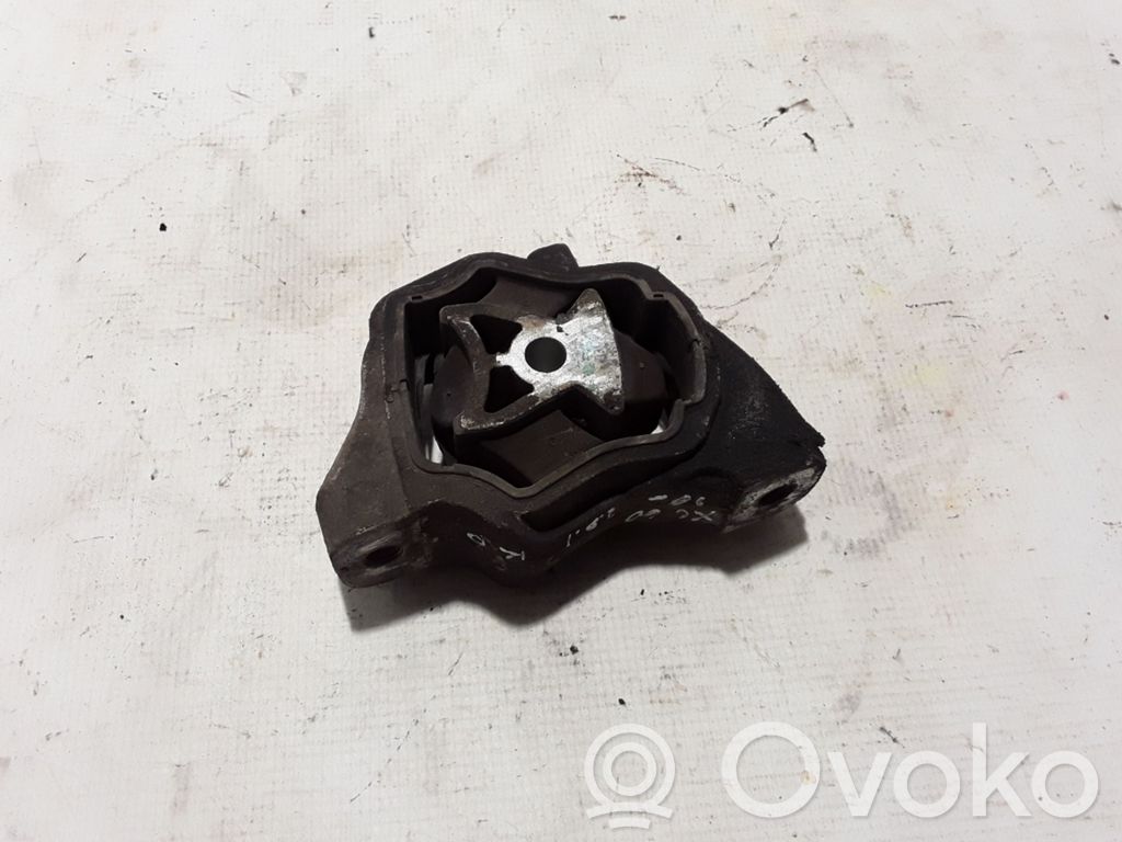 Volvo XC60 Engine mount bracket 