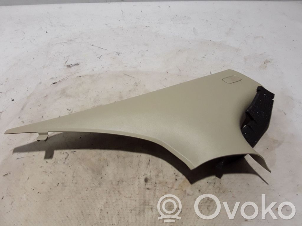 Volvo S60 Kita salono detalė 