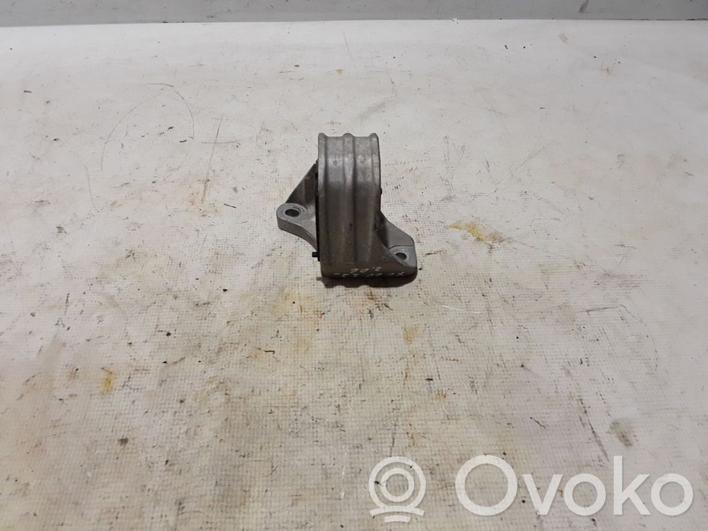 Volvo XC60 Engine mount bracket 