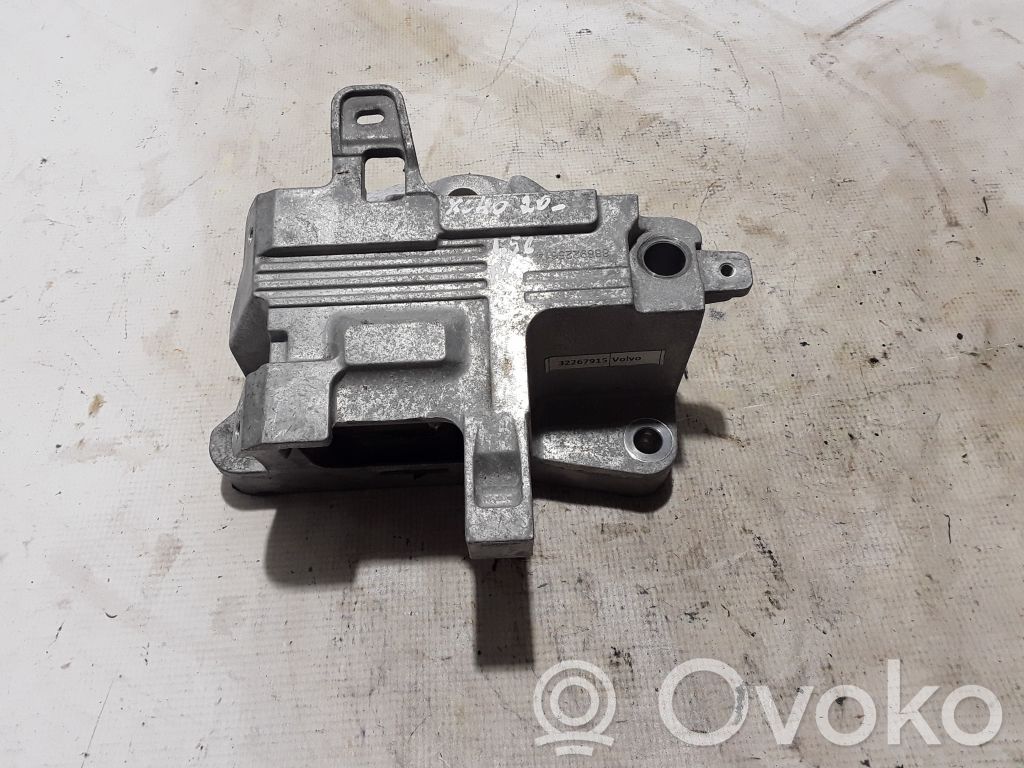 Volvo XC40 Engine mount bracket 