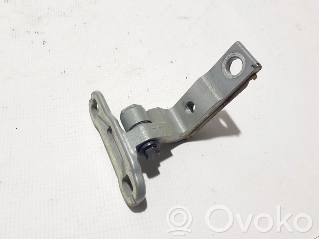 Volvo S60 Front door lower hinge 