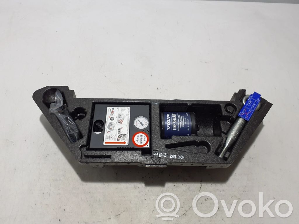 Volvo XC40 Tool set 