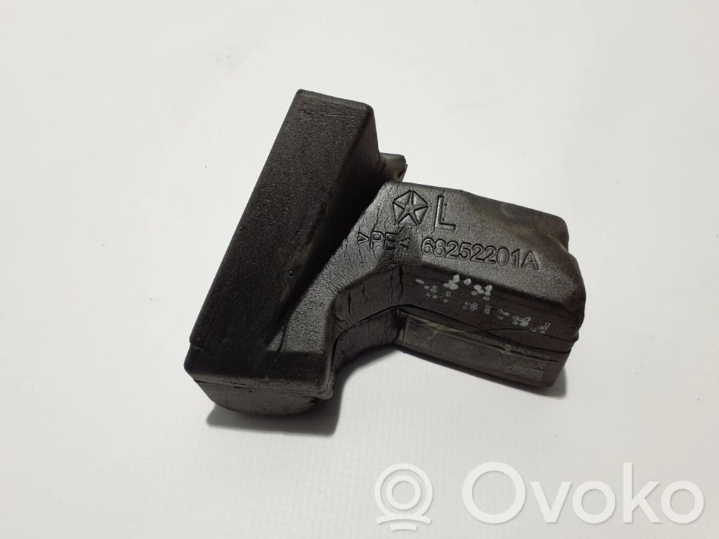 Palomuurin äänieristys   68252201AA