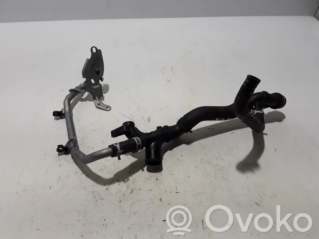 Mercedes-Benz GLA H247 Conductă/furtun lichid de răcire motor 