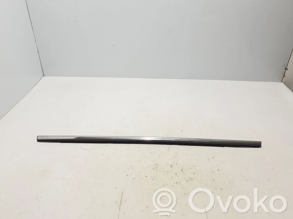 Listwa drzwi tylnych   5223222