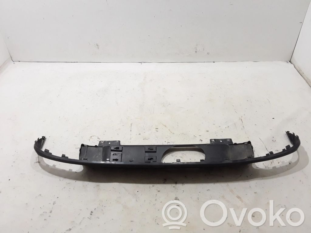 Volvo V60 Takapuskurin alaosan lista 