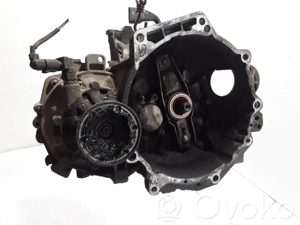 Volkswagen Golf IV Manual 5 speed gearbox 