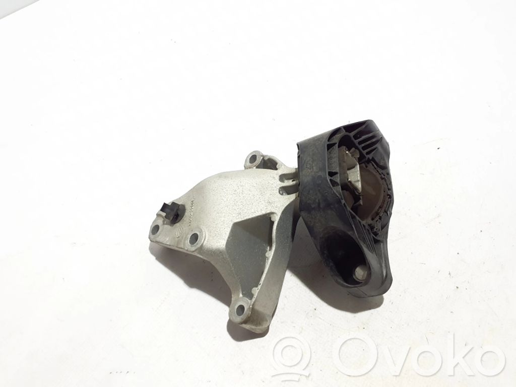 Renault Arkana Engine mount bracket 