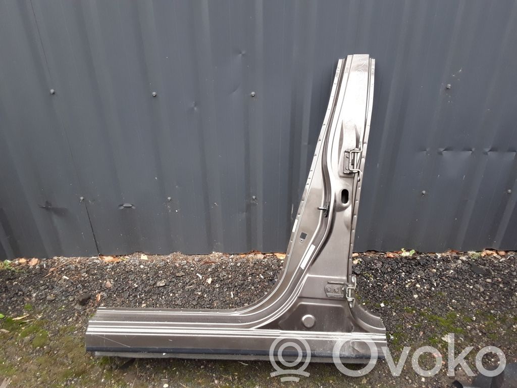 Nissan Qashqai Słupek środkowy