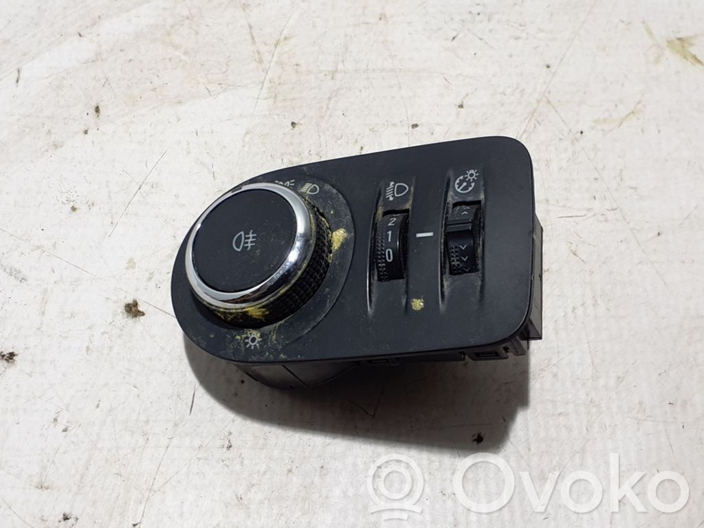 Opel Combo E Lukturu slēdzis 