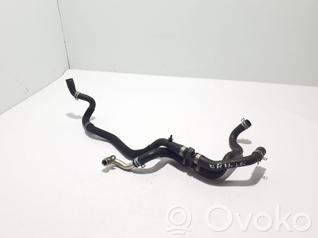 Volvo XC60 Tubo flessibile del liquido di raffreddamento del motore 