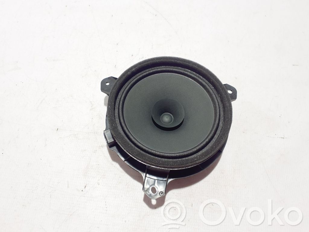 Subaru Forester SK Altavoz de la puerta trasera