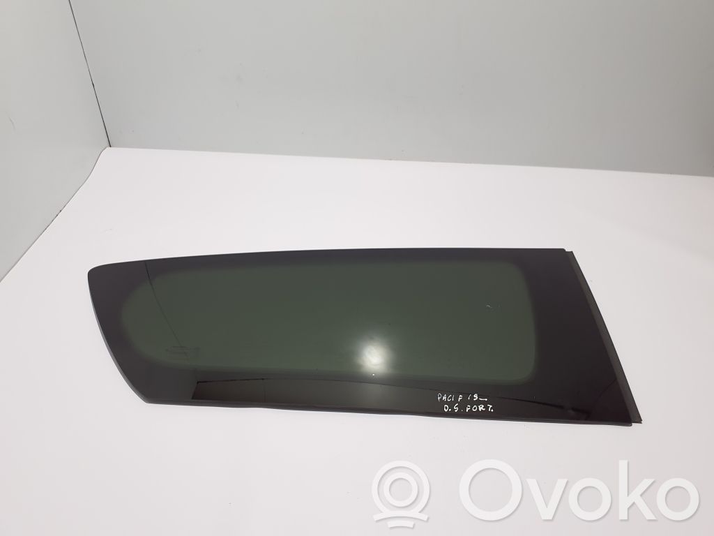 Rear side window   68332882AA
