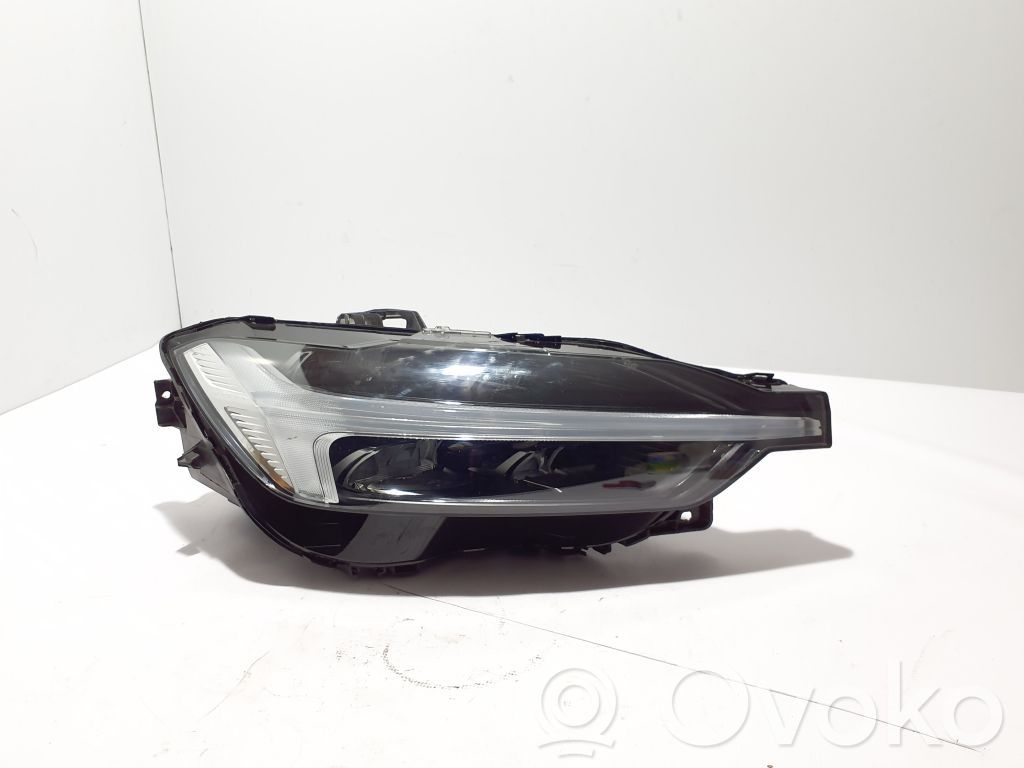 Volvo XC60 Lampa przednia 