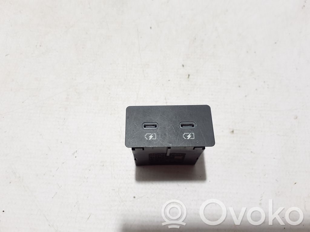 Nissan Qashqai J12 Enchufe conector USB 